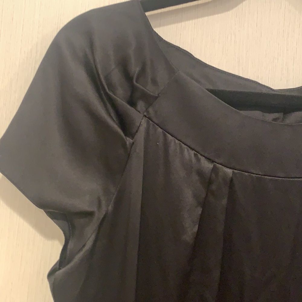 Satin open back black dress - Picture 5 of 13